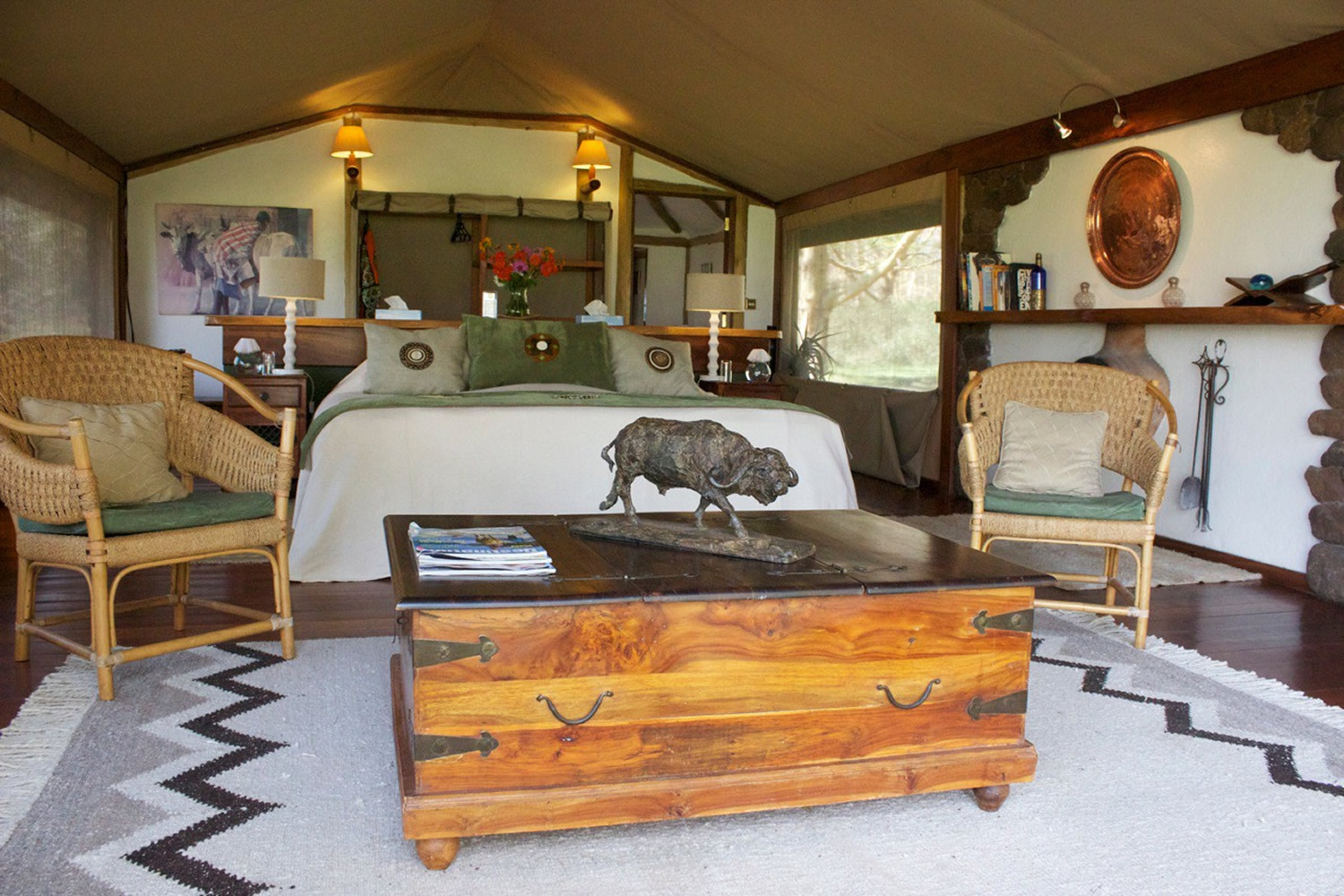 sirikoi-lodge-tent-room-trunk