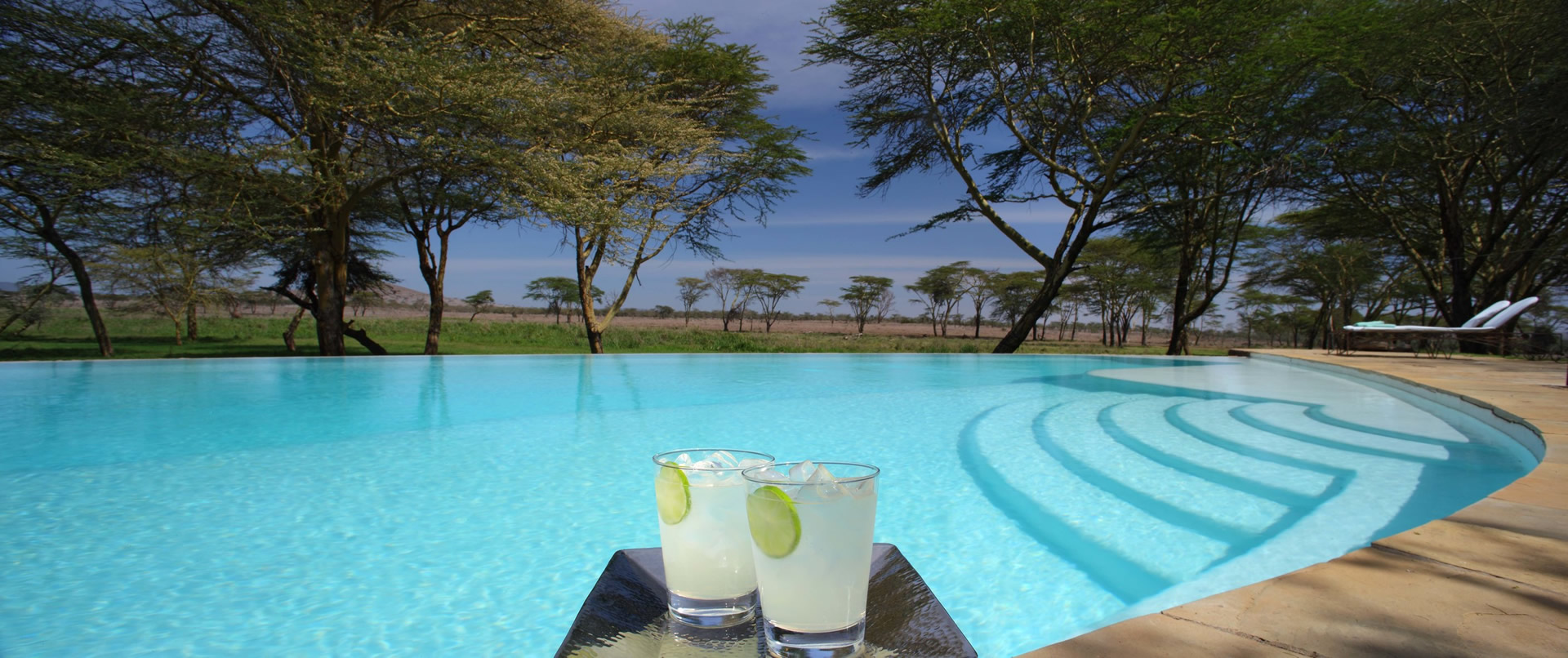 sirikoi-pool-side